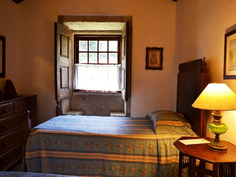 Casa Dos Assentos De Quintiaes Bed & Breakfast บาร์เซลอส ภายนอก รูปภาพ