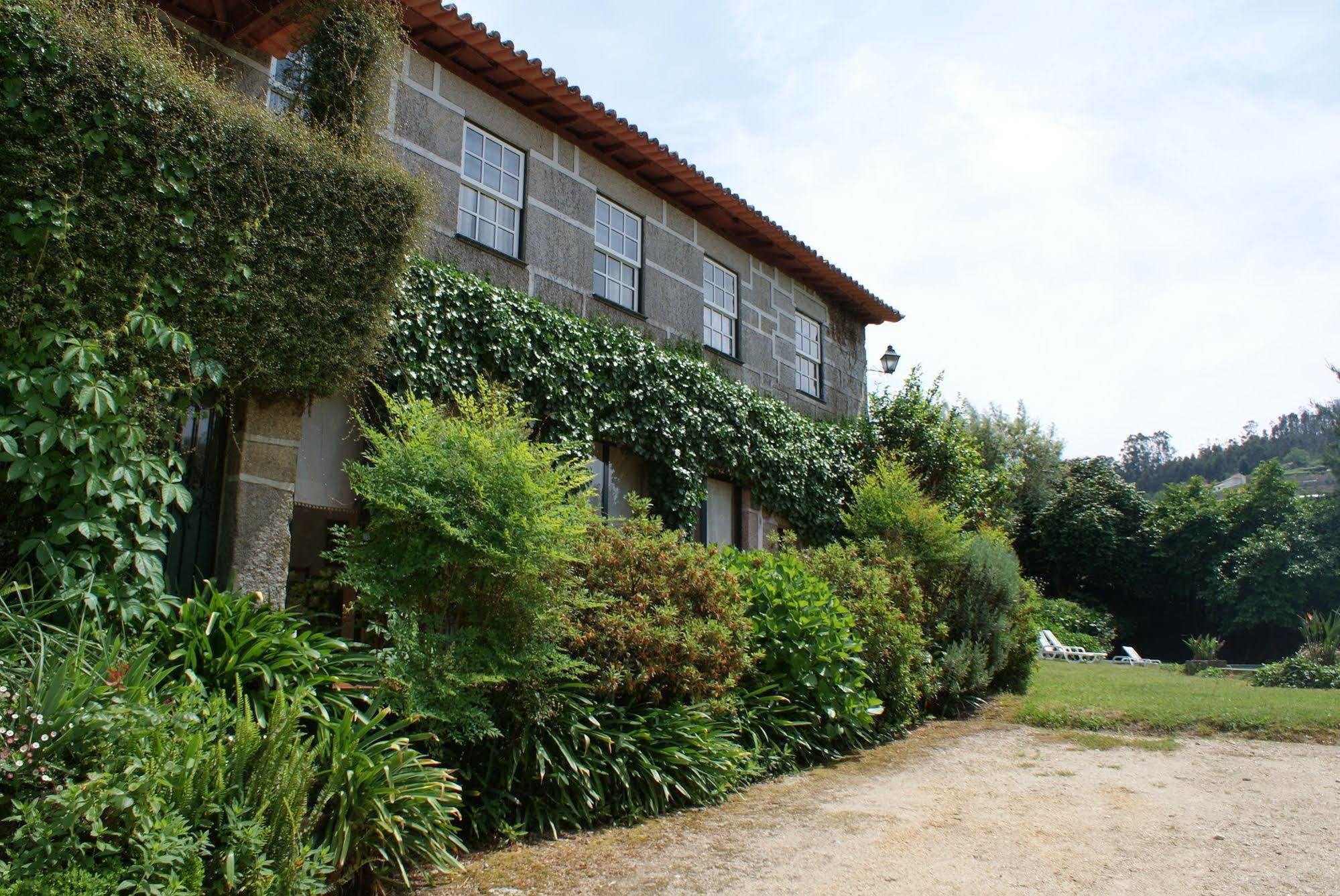 Casa Dos Assentos De Quintiaes Bed & Breakfast บาร์เซลอส ภายนอก รูปภาพ