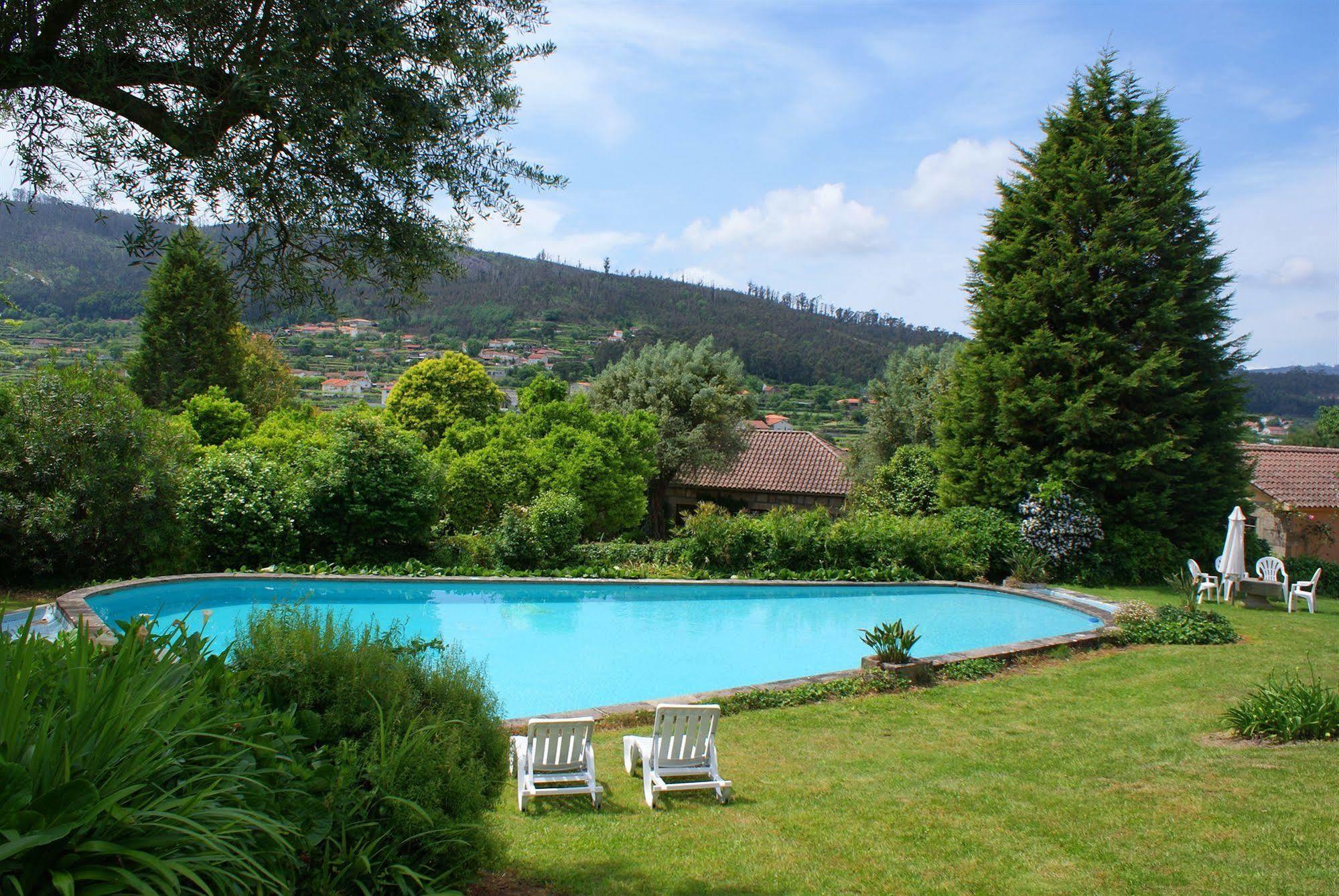 Casa Dos Assentos De Quintiaes Bed & Breakfast บาร์เซลอส ภายนอก รูปภาพ