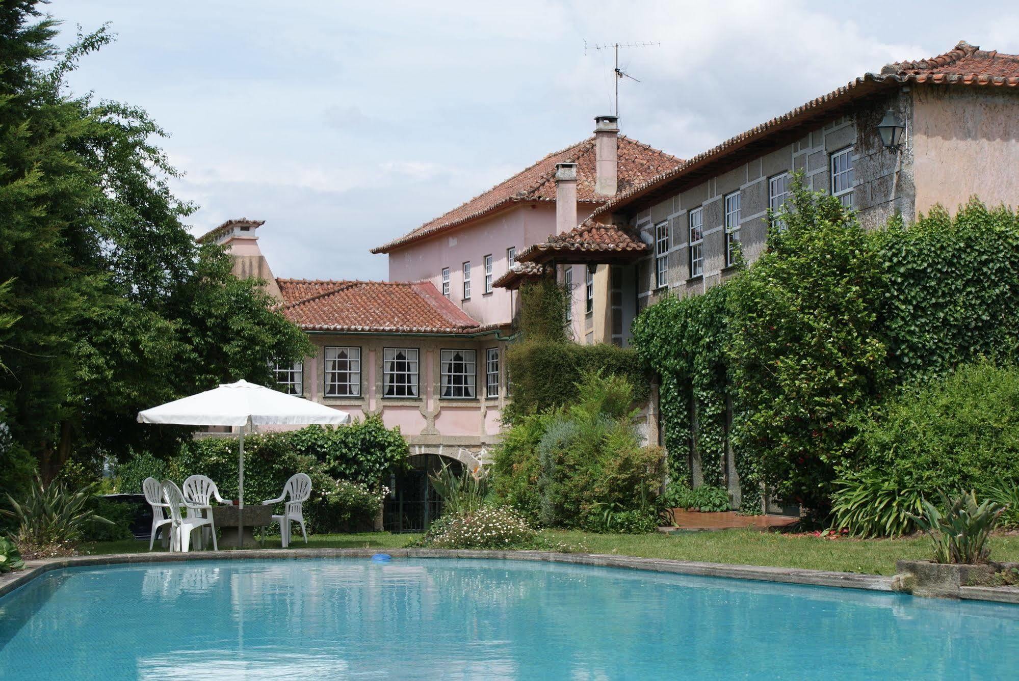 Casa Dos Assentos De Quintiaes Bed & Breakfast บาร์เซลอส ภายนอก รูปภาพ