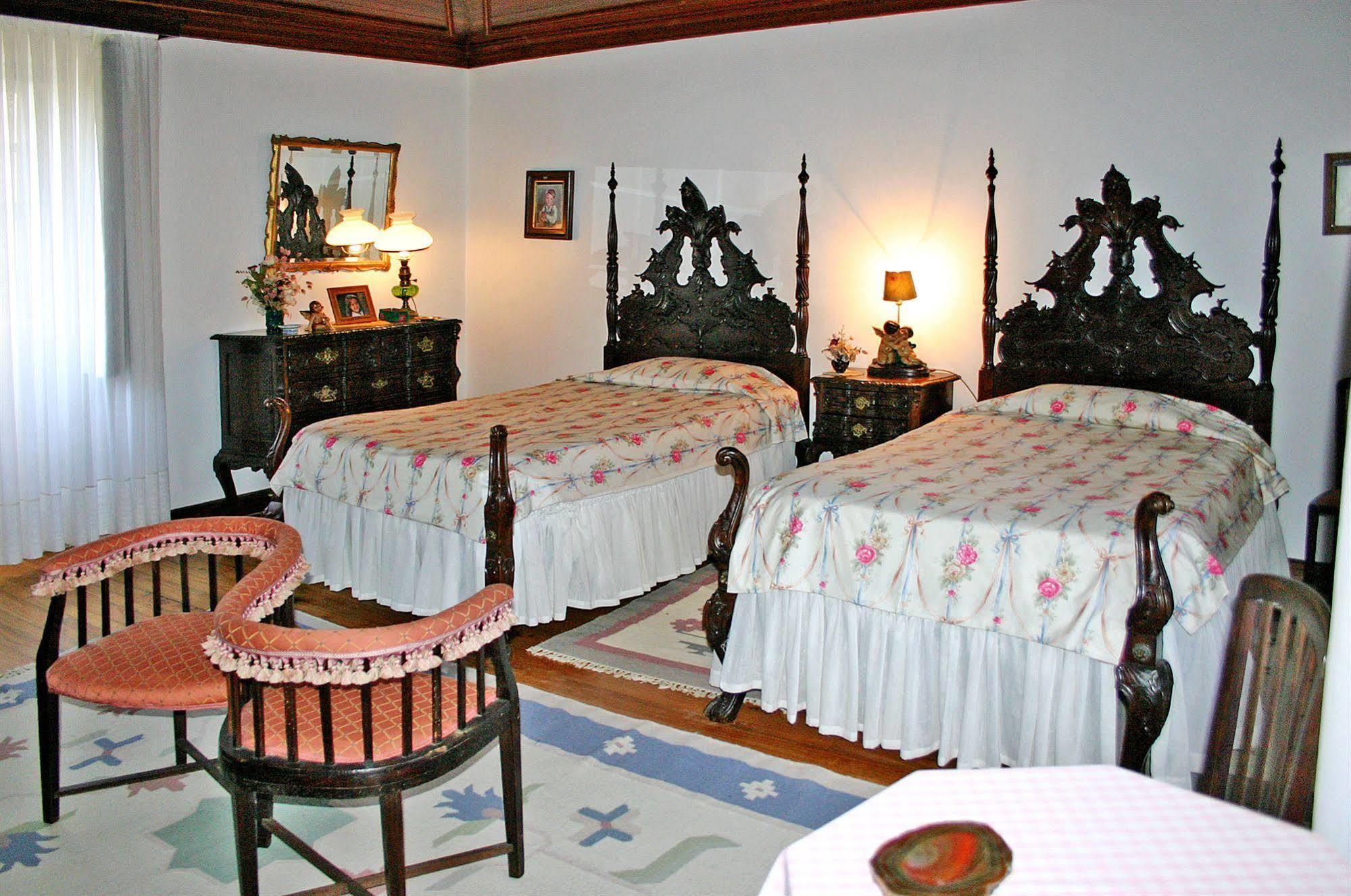Casa Dos Assentos De Quintiaes Bed & Breakfast บาร์เซลอส ภายนอก รูปภาพ
