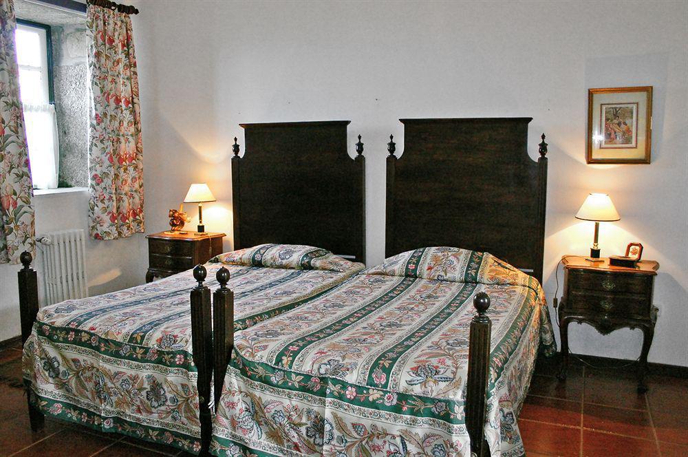 Casa Dos Assentos De Quintiaes Bed & Breakfast บาร์เซลอส ภายนอก รูปภาพ