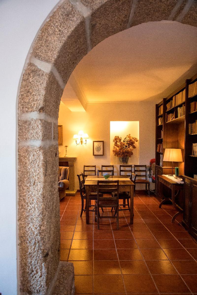 Casa Dos Assentos De Quintiaes Bed & Breakfast บาร์เซลอส ภายนอก รูปภาพ
