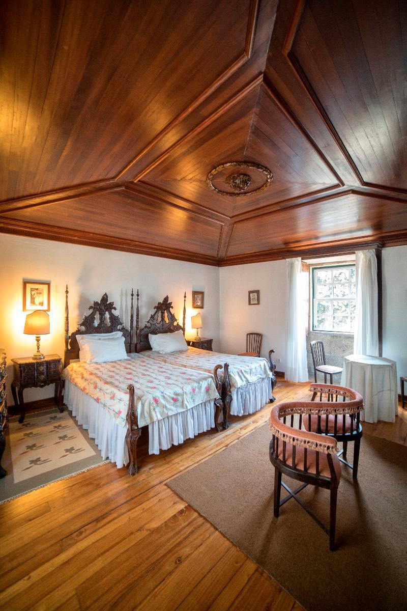 Casa Dos Assentos De Quintiaes Bed & Breakfast บาร์เซลอส ภายนอก รูปภาพ